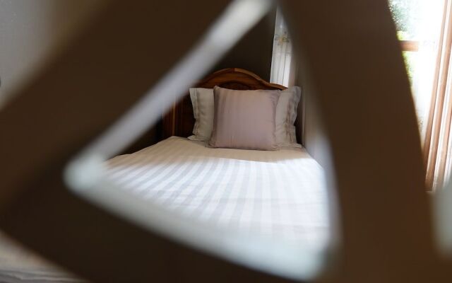 Bloom Cafe & Hostel Lipe