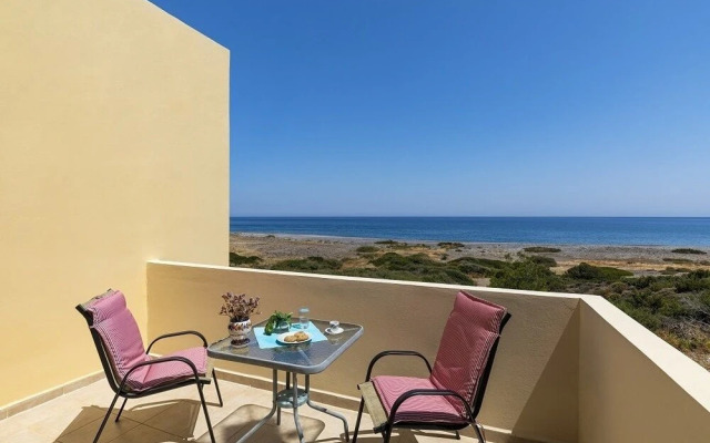 Live by the sea at House Almyra