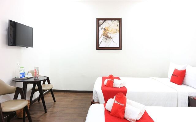 RedDoorz Premium near Bai Sau