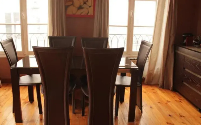 Flat On St.honore Square