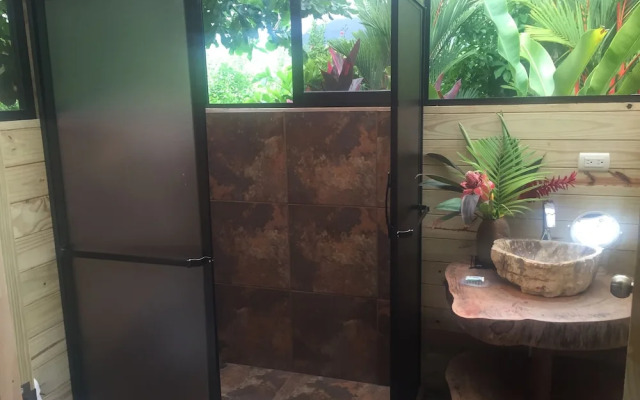 Uvita Oasis Retreat with Villa Cabins and Apartment