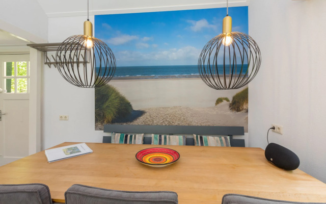 Appealing holiday home in Vrouwenpolder with garden