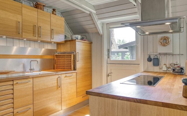 6 Person Holiday Home in Vaeggerlose