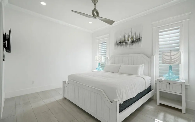 Mare Moderno by Bliss Beach Rentals