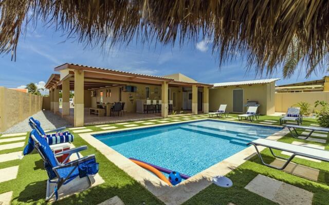 Amazing 3BR Villa w Large Private Pool Gameroom