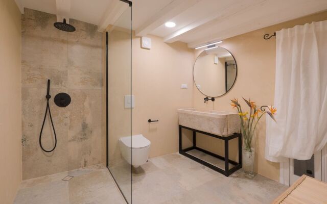 Luxury Apartment Lina - III