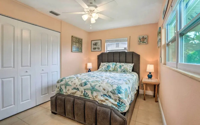 Bradenton Home w/ Beautiful Yard: 4 Mi to Downtown