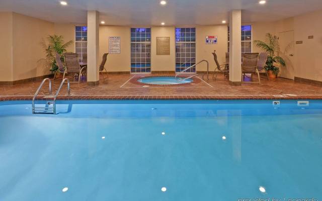 Candlewood Suites Bowling Green by IHG