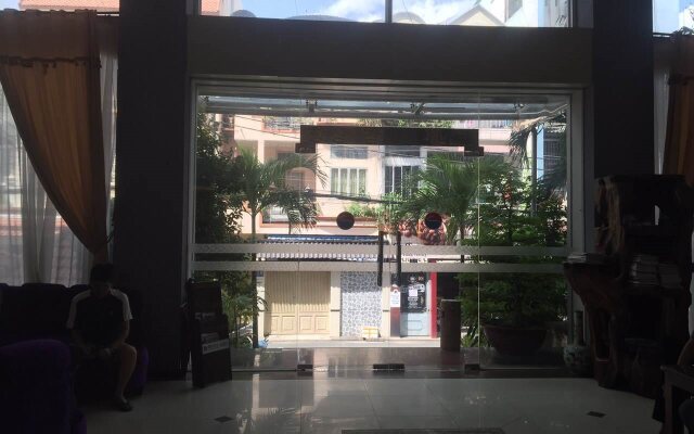 Modern SaiGon Hotel 2