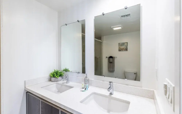 3br/3ba Fully Furnished Apartment In Hollywood 3 Bedroom Apts by RedAwning