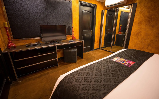 Fields Plaza Suites