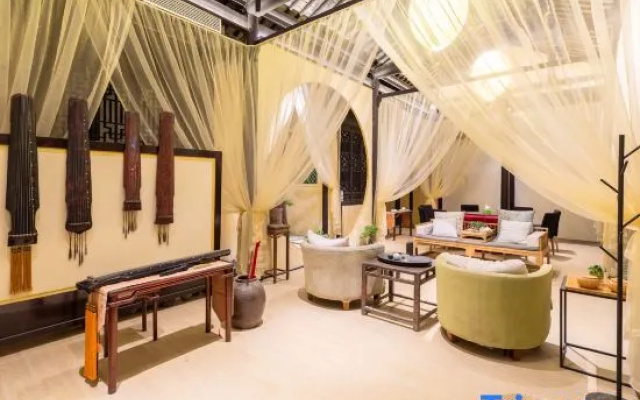 Yueshang Zen Space Homestay (Jinxi Ancient Town)