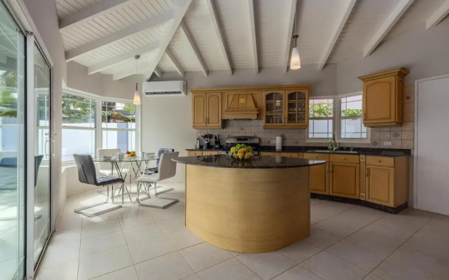 4BR 4BA Villa w Private Pool Eagle Palm Beach