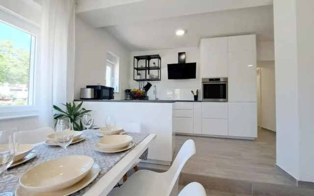 Jere: Modern and Near the sea - H