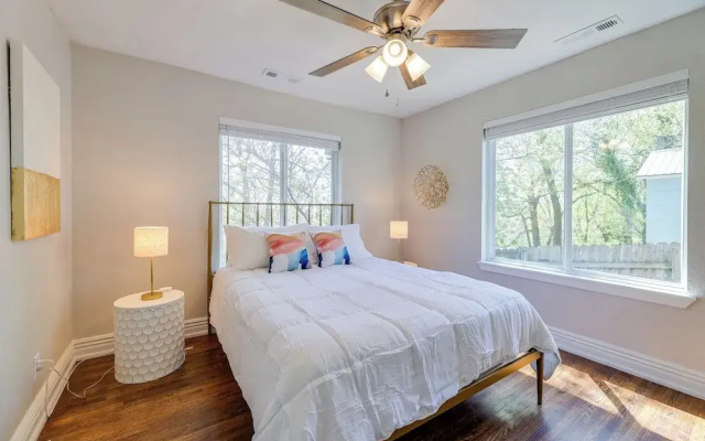 Fayetteville Retreat w/ Yard - Walk to Campus!