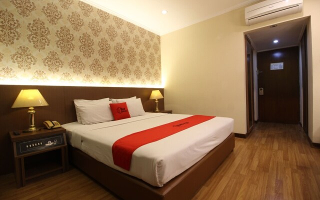 RedDoorz Premium @ Slamet Riyadi 2