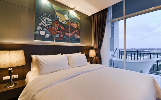 The Grand Jomtien by Favstay