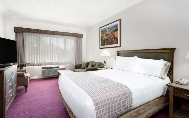 Holiday Inn Victoria Elk Lake by IHG