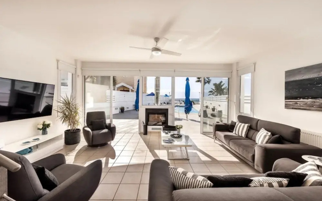 Faros Seaside Villa Larnaca