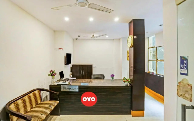 Oyo Flagship 702639 Chaudhary Palace
