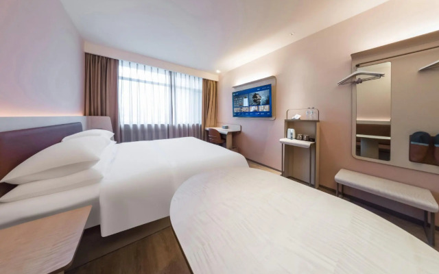 HanTing Hotel (Weihai High-speed Railway Station Qilu Mall)