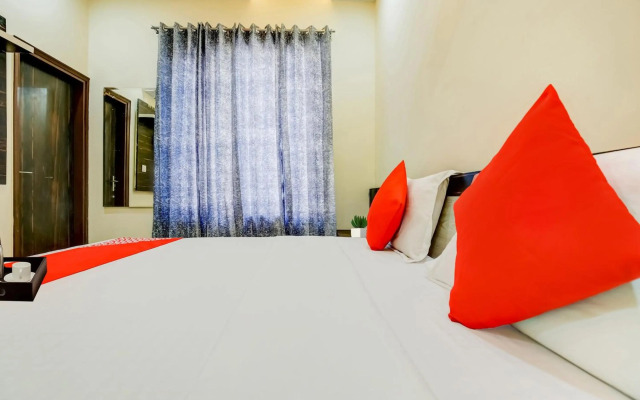 OYO Flagship 70098 Moon Trip