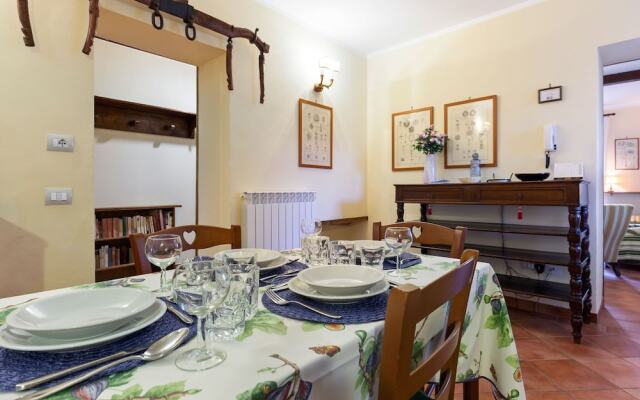 Quaint Holiday Home in Siena with Hot Tub