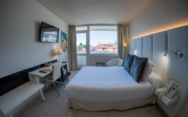 On Hotels Oceanfront - Adults Only