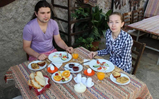 Tuncay Pension