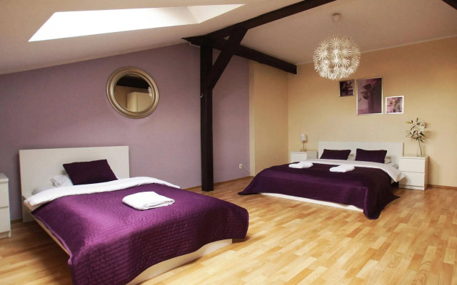 Blooms Inn & Apartments