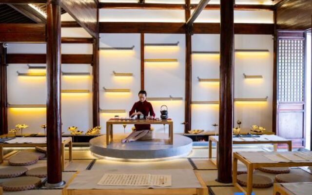 Ningbo Cloud Hotel (Cicheng Ancient County Chengchenghuang Temple)