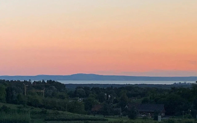 Hochwertige Sonneninsel mit Aussicht