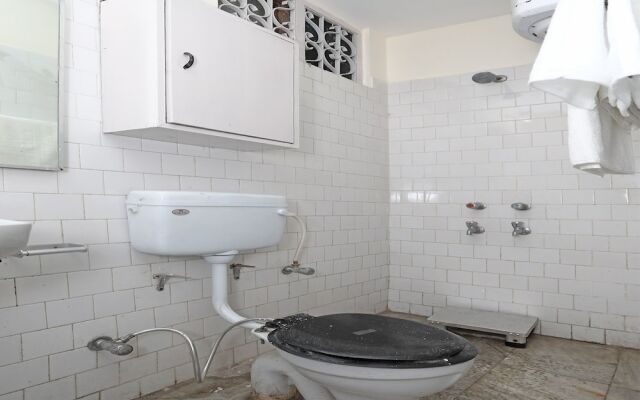 OYO 13269 Home Cozy 1RK Near Library Chowk