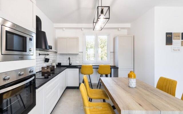 House Villas - Sea Boutique Apartment Family Room