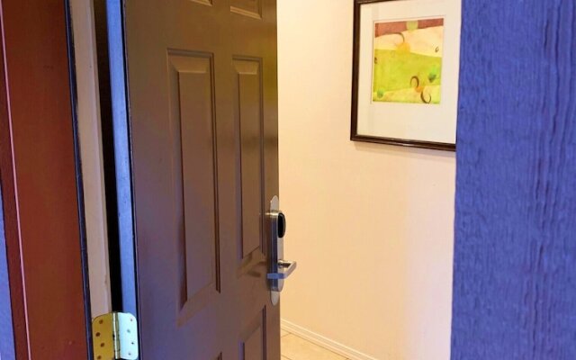 Canyon Plaza Premier Studios and Apts