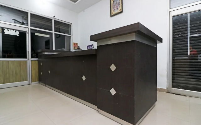 OYO 24199 Hotel Ojus Tower