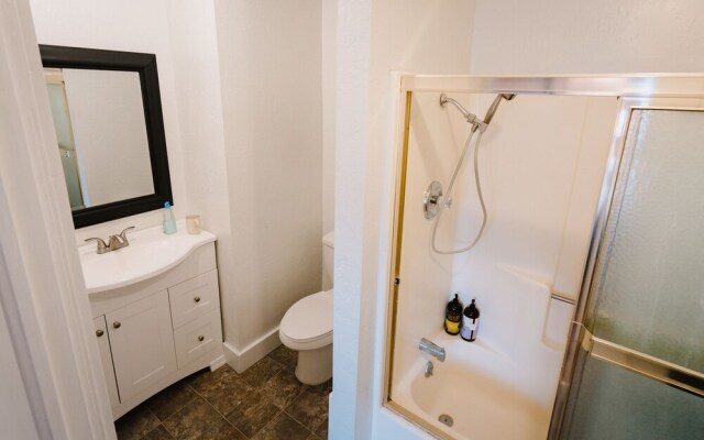 The Gilded Drifter Inn