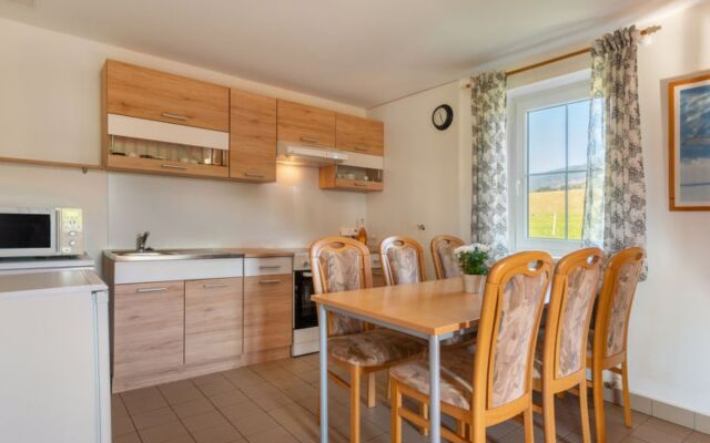 Holiday Hill 9773