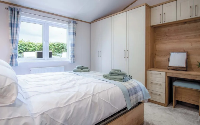 Oakland Lodge - 2 Bedroom Lodge - Wisemans Bridge