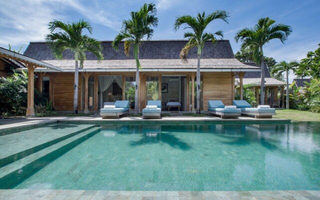 Luxury 4 Bedroom Villa With Private Pool, Bali Villa 2007