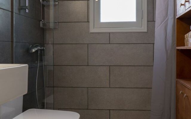 CHROMA Lodge Rafina