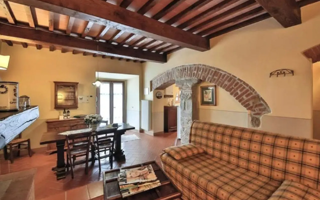 Attractive Apartment in Typical Tuscan Style