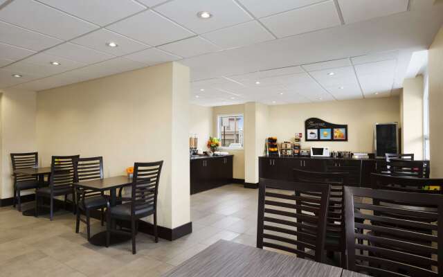 Days Inn & Suites by Wyndham North Bay Downtown