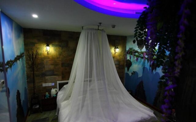 Wuhan U and I Theme Hotel
