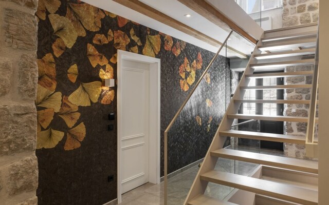 Sea Rocks Residence