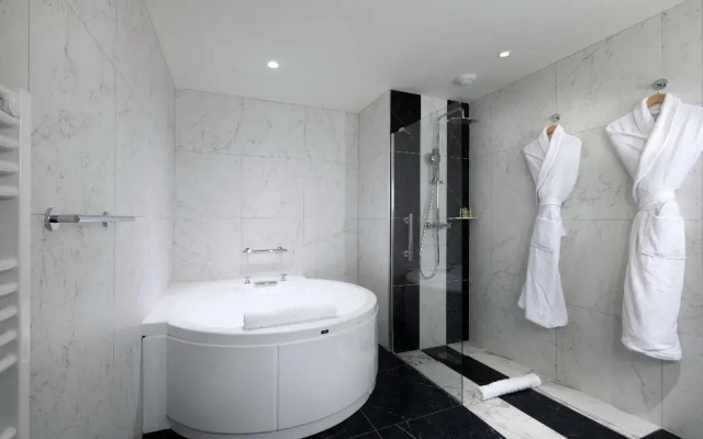 SOWELL COLLECTION Hôtel du Roi & SPA