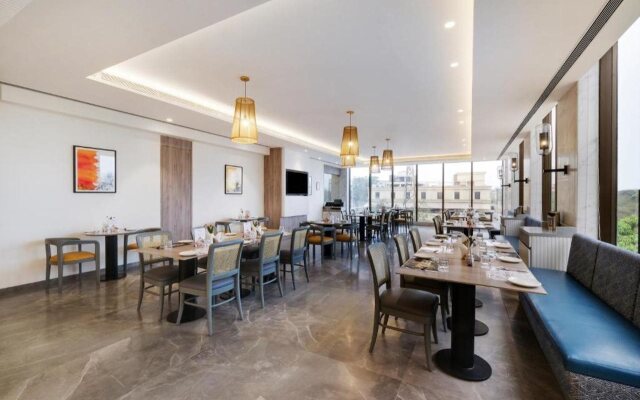 7 Apple Hotel Mahape