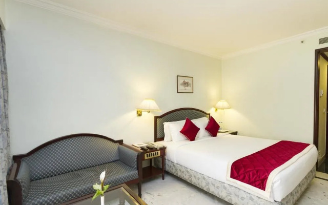 OYO Premium Majestic Freedom Park