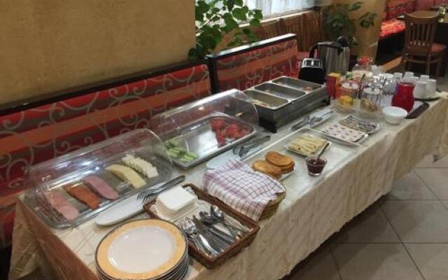 Hotel Lazuren Briag