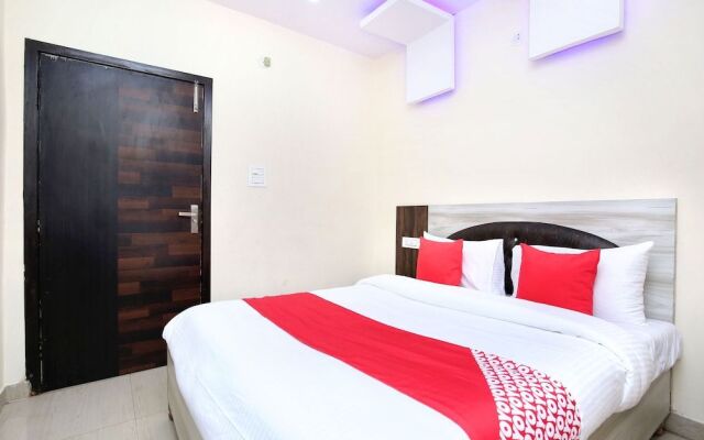 OYO 22332 Hotel Zs